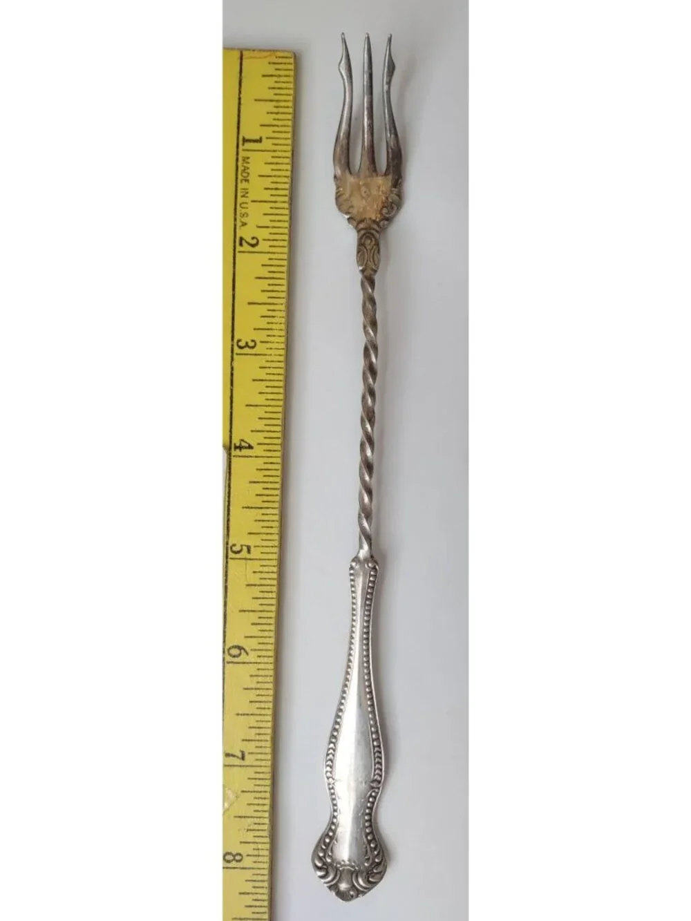 Wm Rogers Mfg Co EXTRA PLATE Serving Fork 8-1/8” long olive pickle